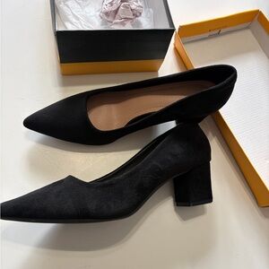 Classic Pointed-Toe Block Heel Pumps - Black